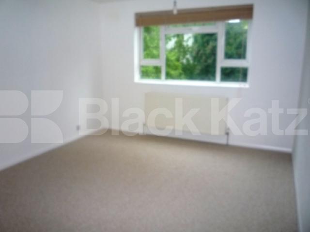 			2 Bedroom, 1 bath, 1 reception Flat			 Colney Hatch Lane, MUSWELL HILL
