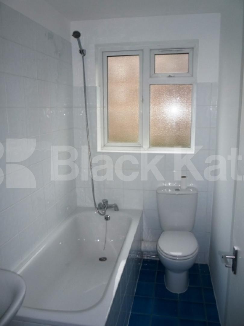 			2 Bedroom, 1 bath, 1 reception Flat			 Colney Hatch Lane, MUSWELL HILL