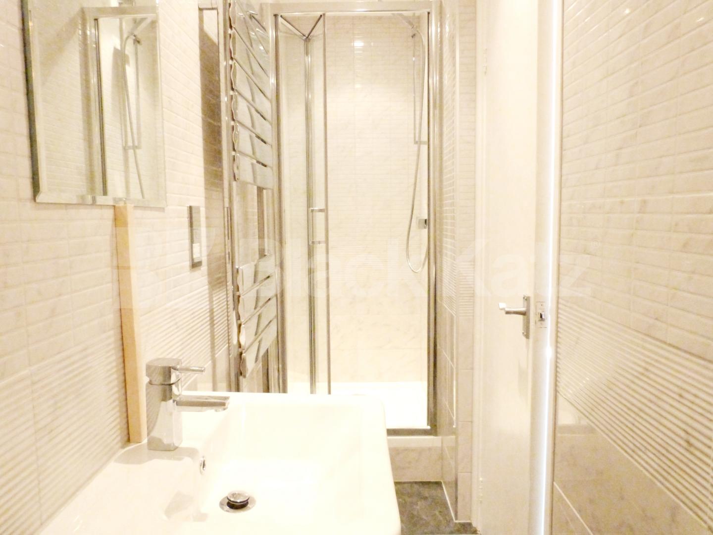 			NEW INSTRUCTION- PRIVATE ROOF TERRACE , 3 Bedroom, 1 bath, 1 reception Apartment			 Weltje Road, , Hammersmith