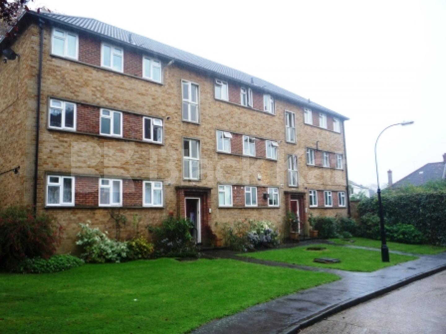 			2 Bedroom, 1 bath, 1 reception Flat			 Colney Hatch Lane, MUSWELL HILL
