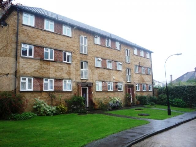 			2 Bedroom, 1 bath, 1 reception Flat			 Colney Hatch Lane, MUSWELL HILL