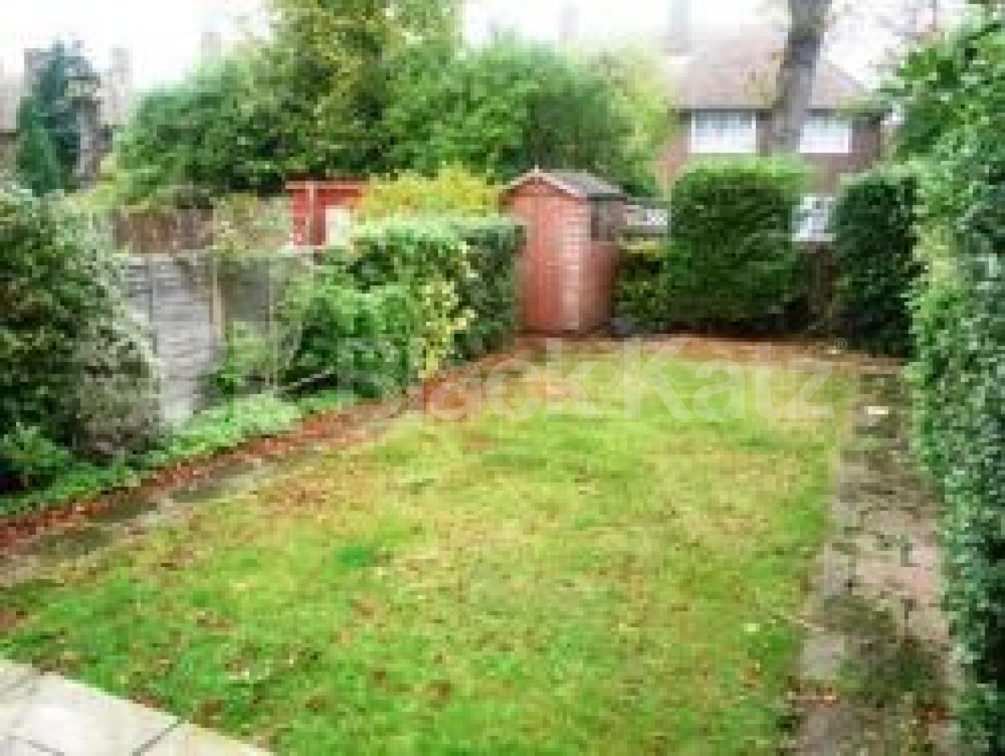 			LET, 3 Bedroom, 1 bath, 1 reception House			 Elmfield Avenue, CROUCH END