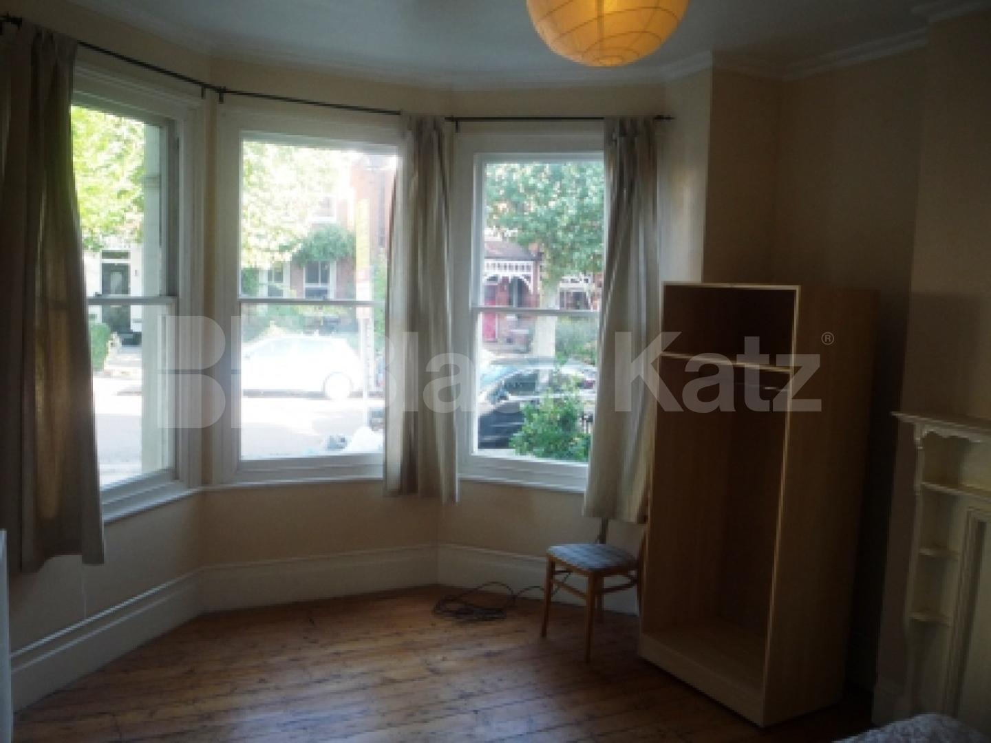 			5 Bedroom, 1 bath, 1 reception Semi-Detached House			 Warner Road, CROUCH END