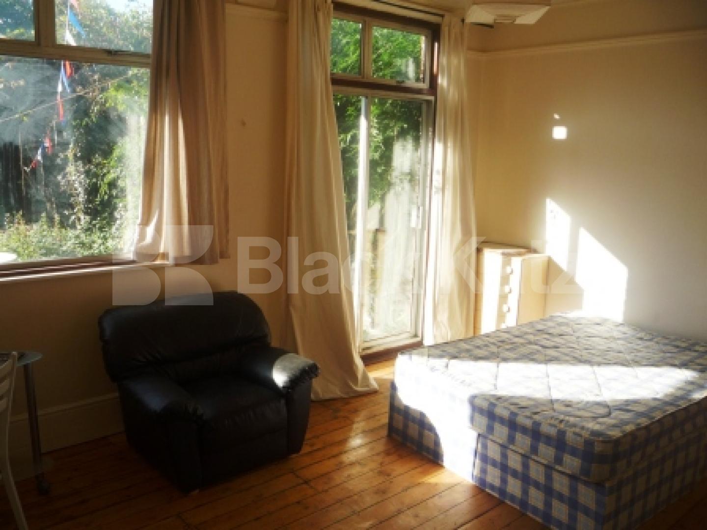 			5 Bedroom, 1 bath, 1 reception Semi-Detached House			 Warner Road, CROUCH END