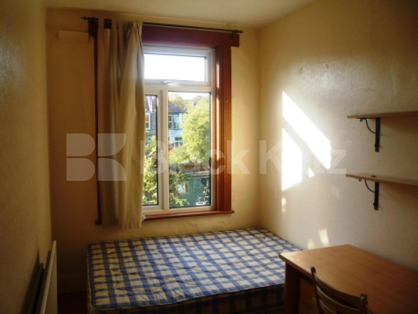 			5 Bedroom, 1 bath, 1 reception Semi-Detached House			 Warner Road, CROUCH END