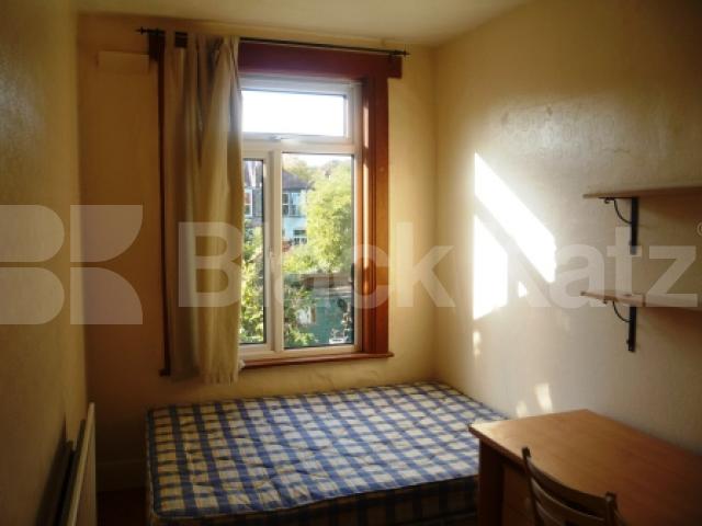 			5 Bedroom, 1 bath, 1 reception Semi-Detached House			 Warner Road, CROUCH END