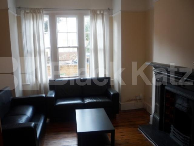 			5 Bedroom, 1 bath, 1 reception House			 Rathcoole Gardens, CROUCH END