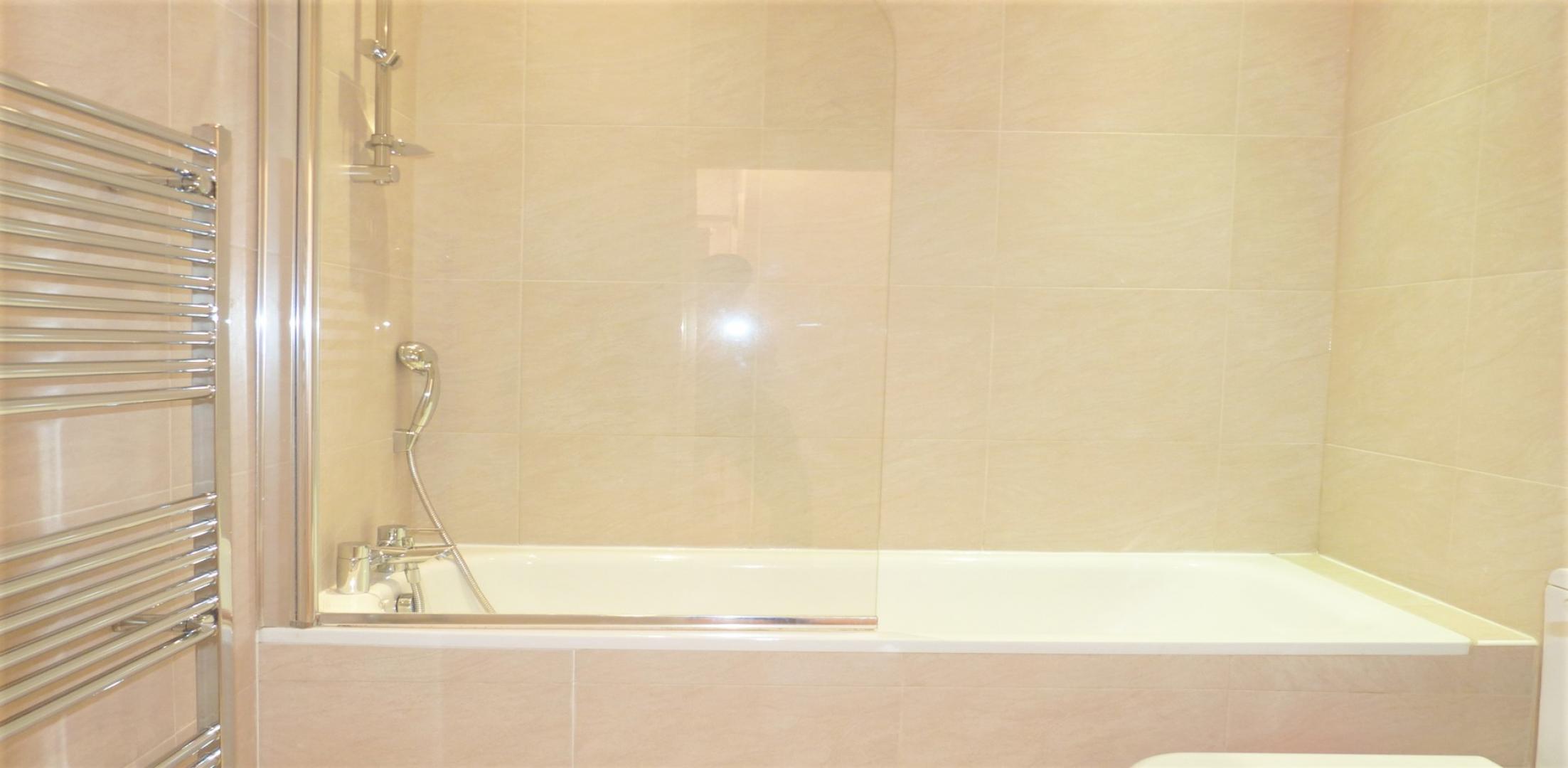 			3 Bedroom, 1 bath, 1 reception Flat			 Priory Road, WEST/SOUTH HAMPSTEAD