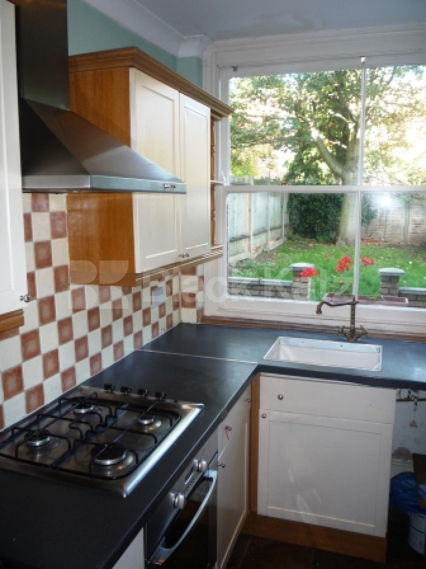 			5 Bedroom, 1 bath, 1 reception House			 Rathcoole Gardens, CROUCH END N8