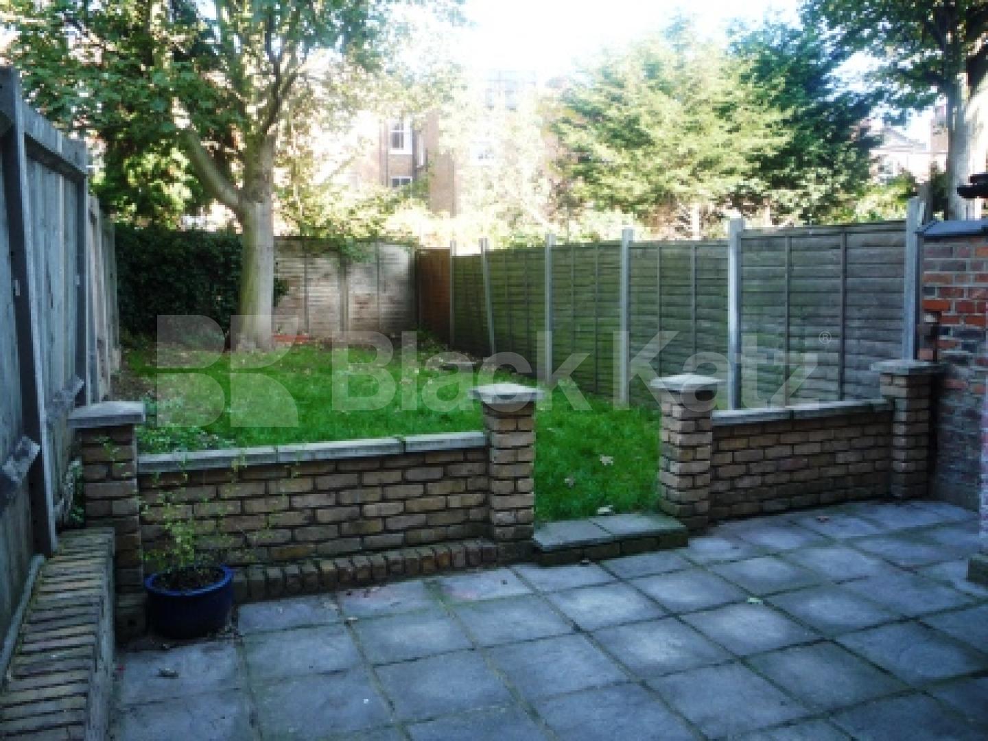 			5 Bedroom, 1 bath, 1 reception House			 Rathcoole Gardens, CROUCH END