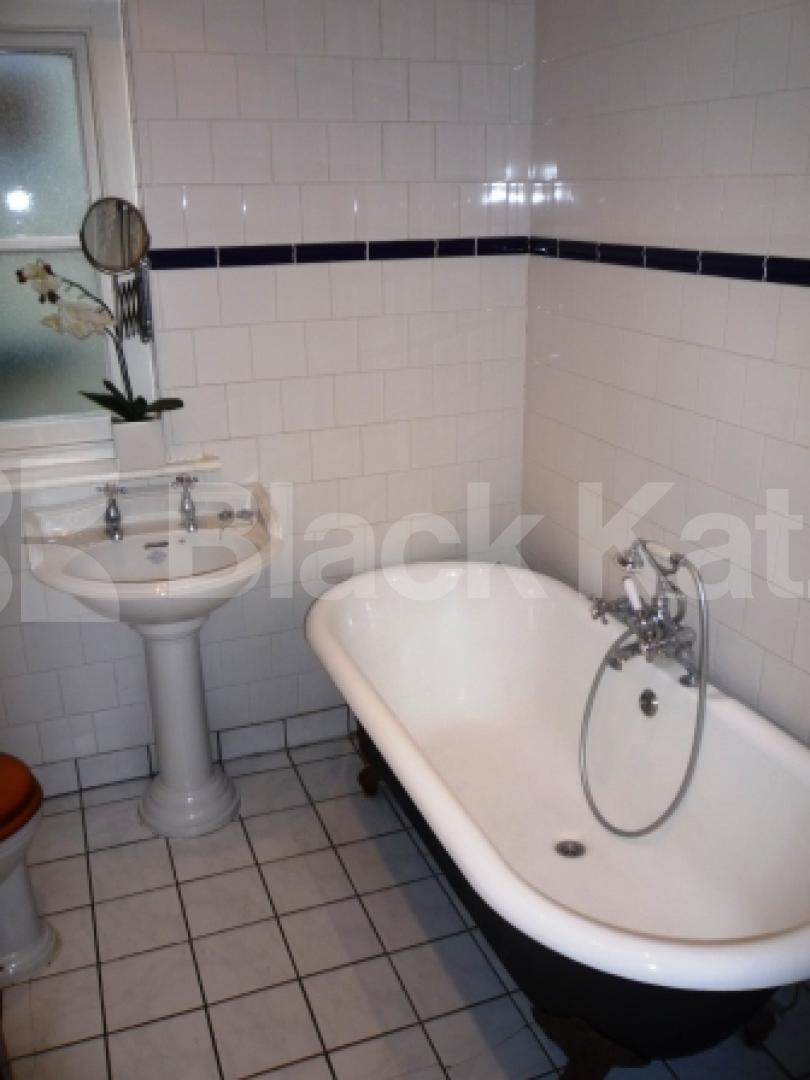 			5 Bedroom, 1 bath, 1 reception House			 Rathcoole Gardens, CROUCH END