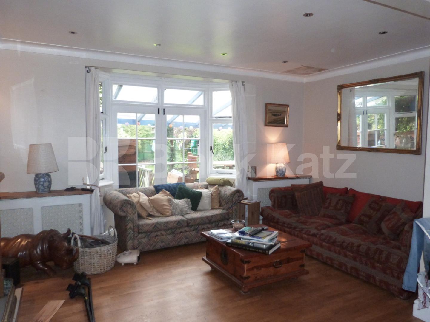 			3 Bedroom, 1 bath, 1 reception Detached House			 Macdonald Road, New Southgate