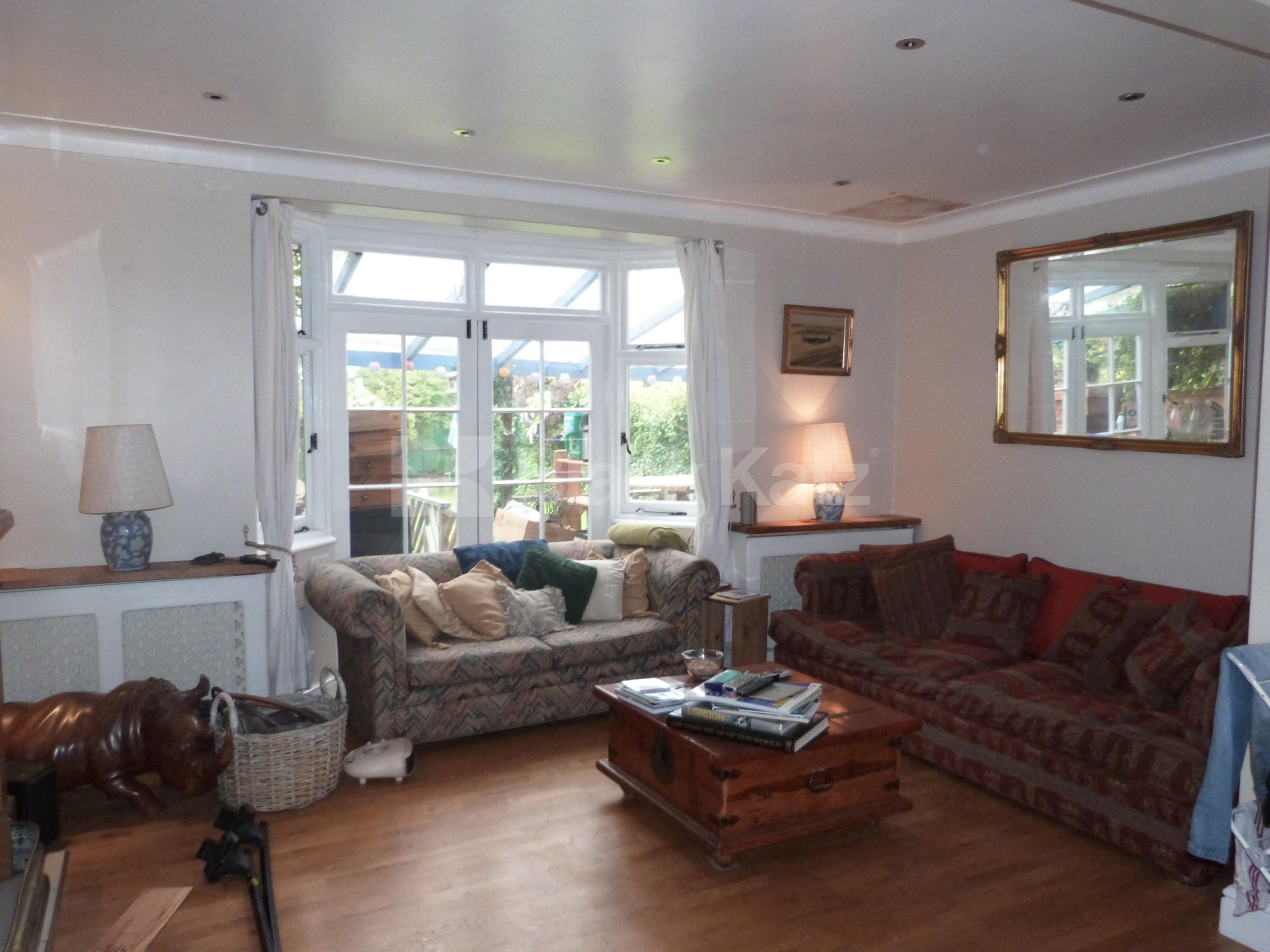 			3 Bedroom, 1 bath, 1 reception Detached House			 Macdonald Road, New Southgate N11