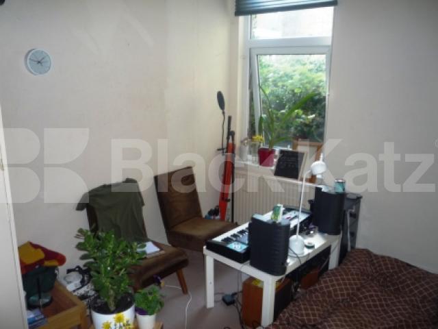 			NEW INSTRUCTION!, 2 Bedroom, 1 bath, 1 reception Flat			 Milton Road, HIGHGATE