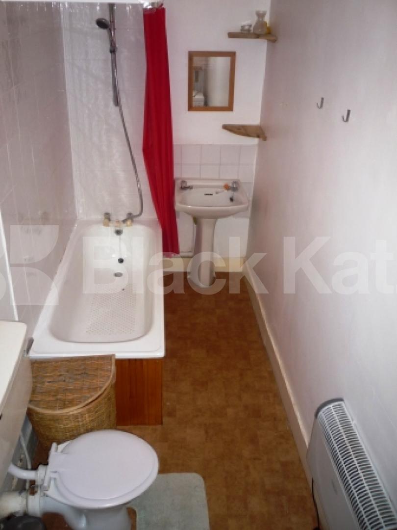 			1 Bedroom, 1 bath, 1 reception Flat			 High Street Hornsey, HORNSEY