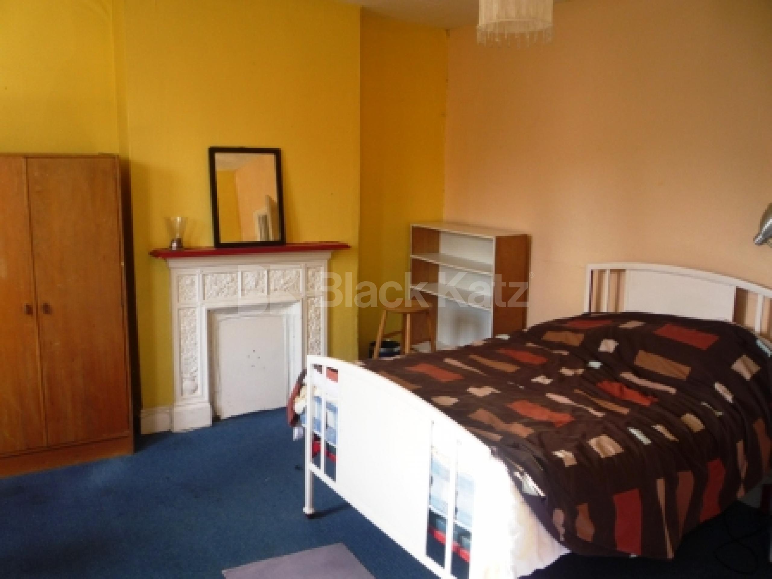 			4 Bedroom, 1 bath, 1 reception House			 Courcy Road, TURNPIKE LANE N8