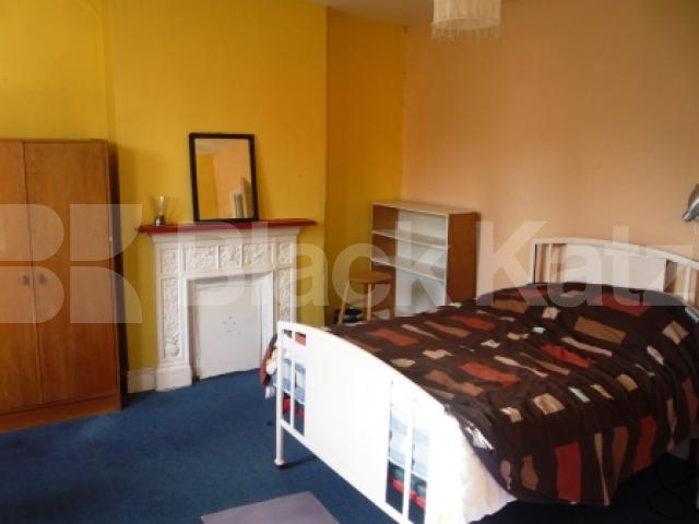 			4 Bedroom, 1 bath, 1 reception House			 Courcy Road, TURNPIKE LANE