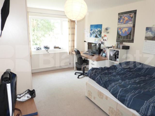 			2 Bedroom, 1 bath, 1 reception Flat			 Queens Avenue, MUSWELL HILL