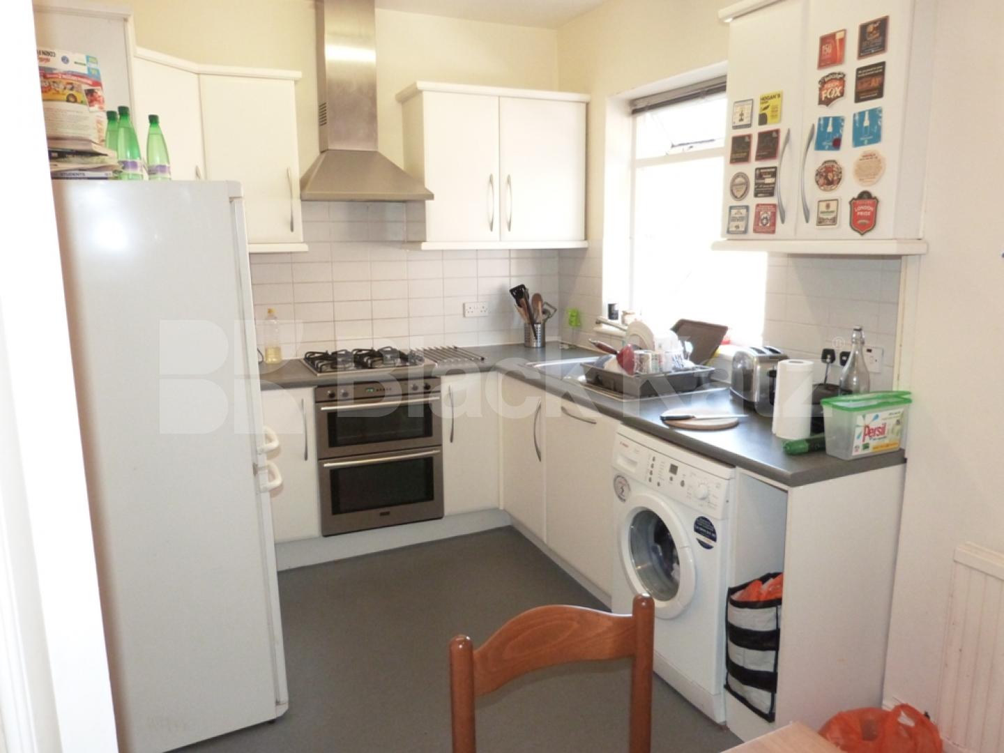 			2 Bedroom, 1 bath, 1 reception Flat			 Queens Avenue, MUSWELL HILL