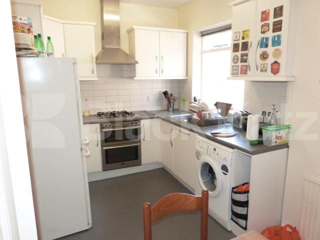 			2 Bedroom, 1 bath, 1 reception Flat			 Queens Avenue, MUSWELL HILL