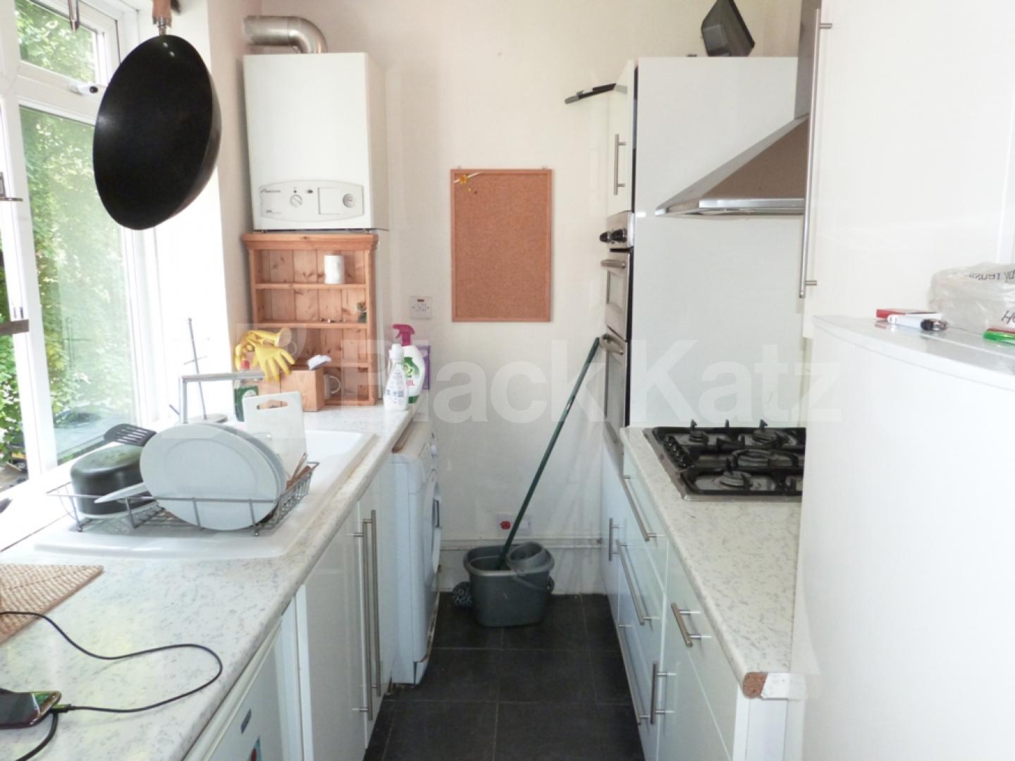 			2 Bedroom, 1 bath, 1 reception Flat			 CRESCENT ROAD, CROUCH END