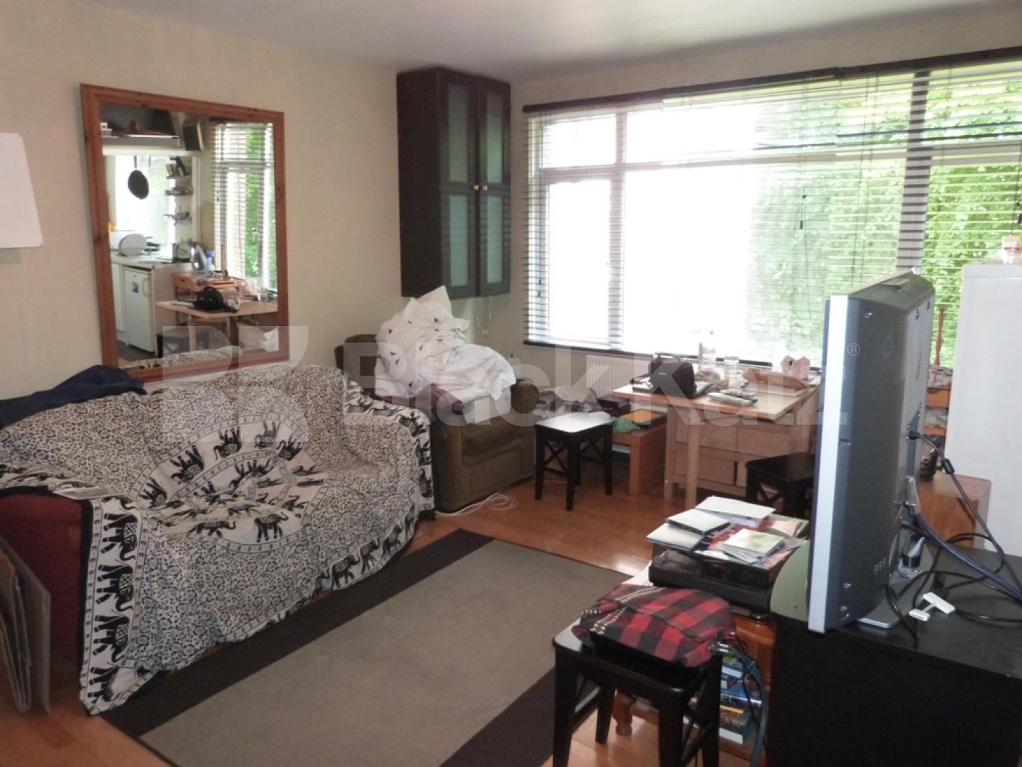 			2 Bedroom, 1 bath, 1 reception Flat			 CRESCENT ROAD, CROUCH END