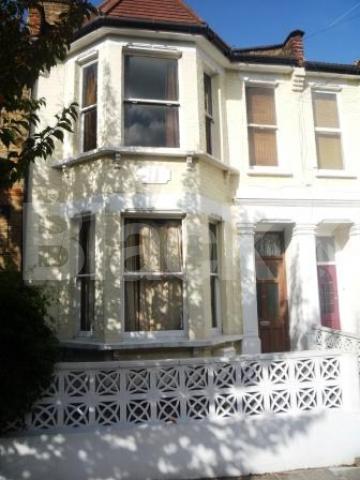 			4 Bedroom, 1 bath, 1 reception House			 Courcy Road, TURNPIKE LANE