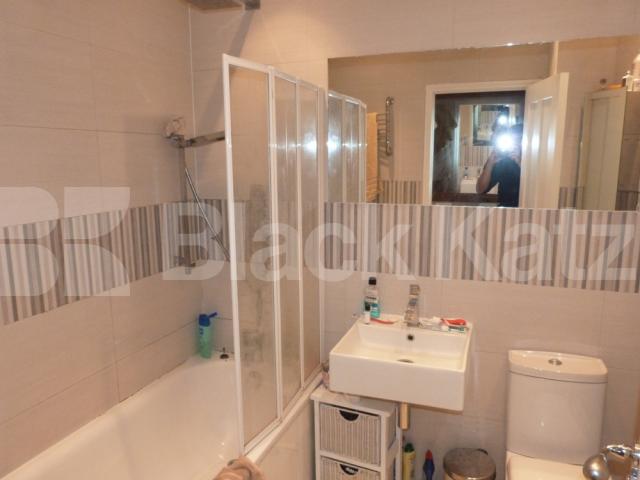 			2 Bedroom, 1 bath, 1 reception Flat			 CRESCENT ROAD, CROUCH END