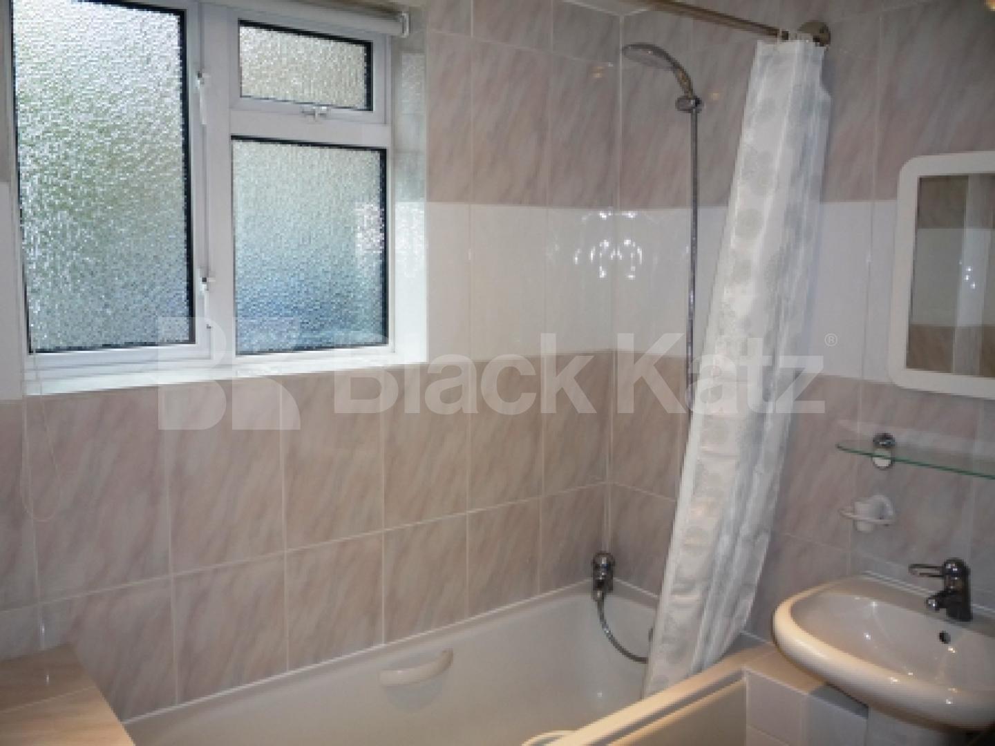 			1 Bedroom, 1 bath, 1 reception Flat			 Muswell Hill, MUSWELL HILL