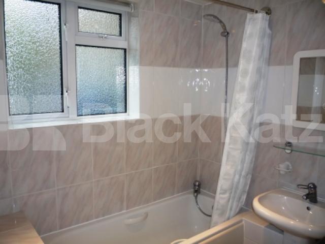 			1 Bedroom, 1 bath, 1 reception Flat			 Muswell Hill, MUSWELL HILL