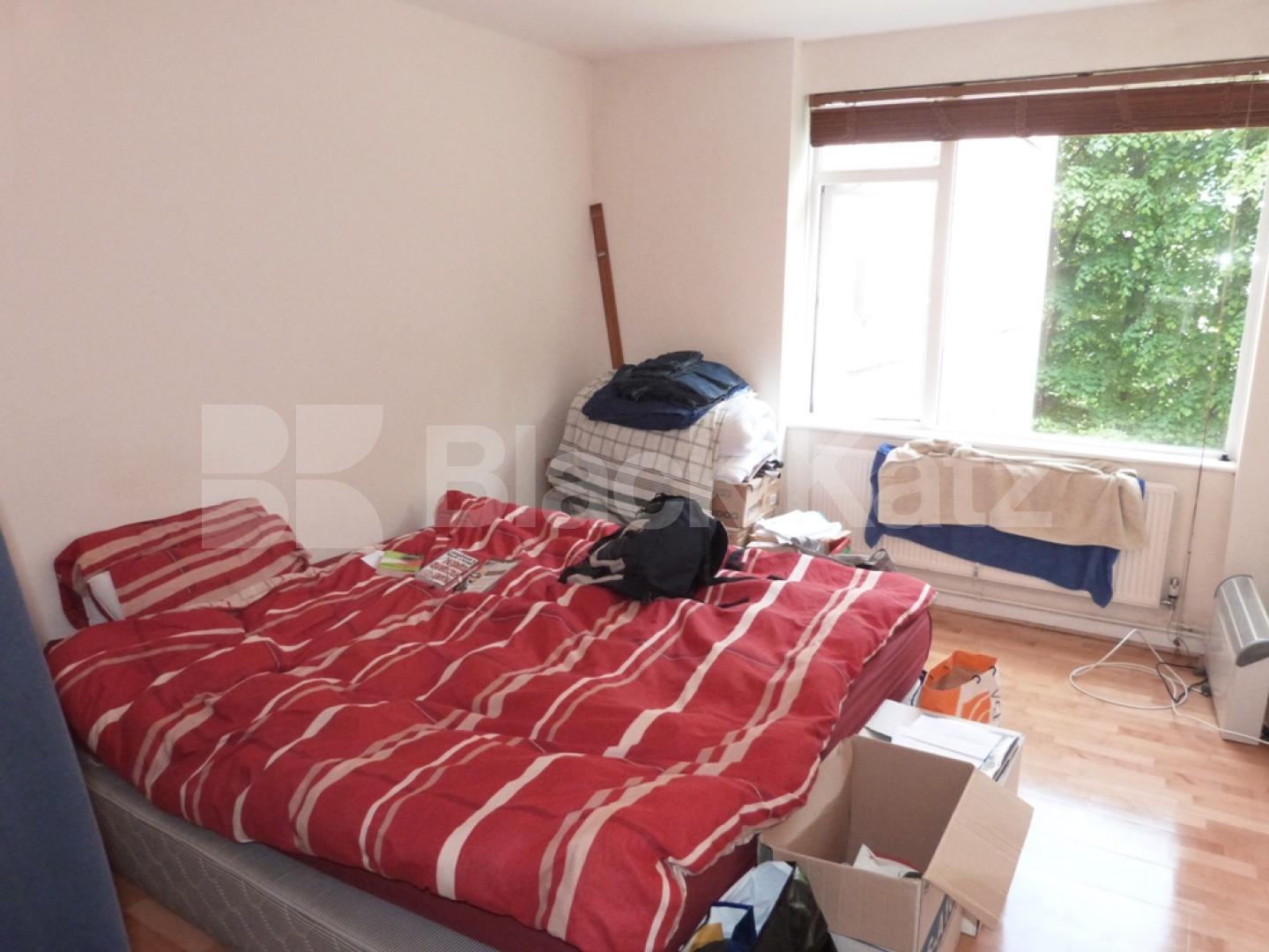 			2 Bedroom, 1 bath, 1 reception Flat			 CRESCENT ROAD, CROUCH END