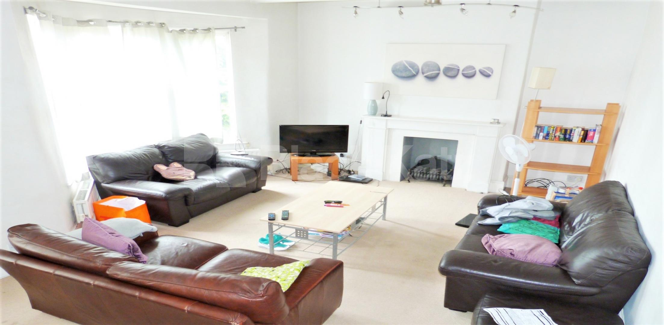 			NEW INSTRUCTION (Private Garden), 3 Bedroom, 1 bath, 1 reception Flat			 Pavillion Terrace, Wood Lane , North Kensington 