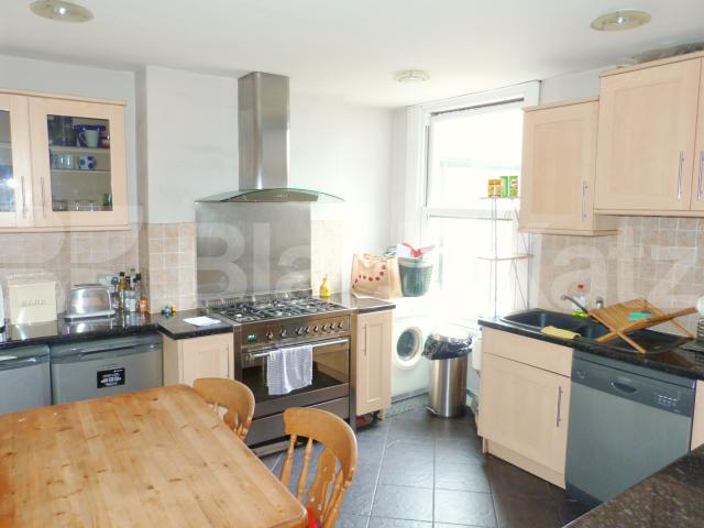 			UNDER OFFER , 3 Bedroom, 1 bath, 1 reception Flat			 Pavillion Terrace, Wood Lane , North Kensington 