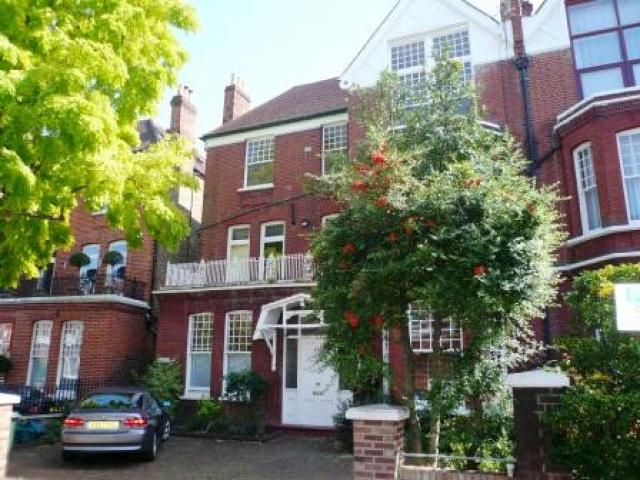 			3 Bedroom, 1 bath, 1 reception Flat			 Compayne Gardens, WEST HAMPSTEAD