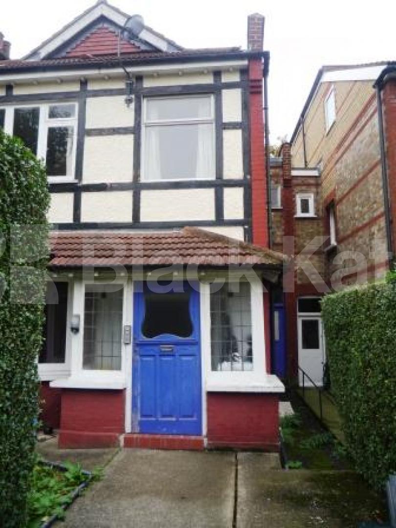 			NEW INSTRUCTION!, 2 Bedroom, 1 bath, 1 reception Flat			 Redston Road, CROUCH END N8