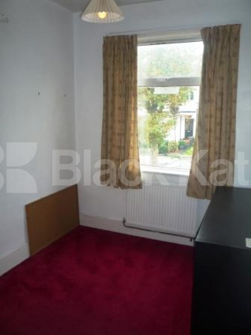 			NEW INSTRUCTION!, 2 Bedroom, 1 bath, 1 reception Flat			 Redston Road, CROUCH END N8