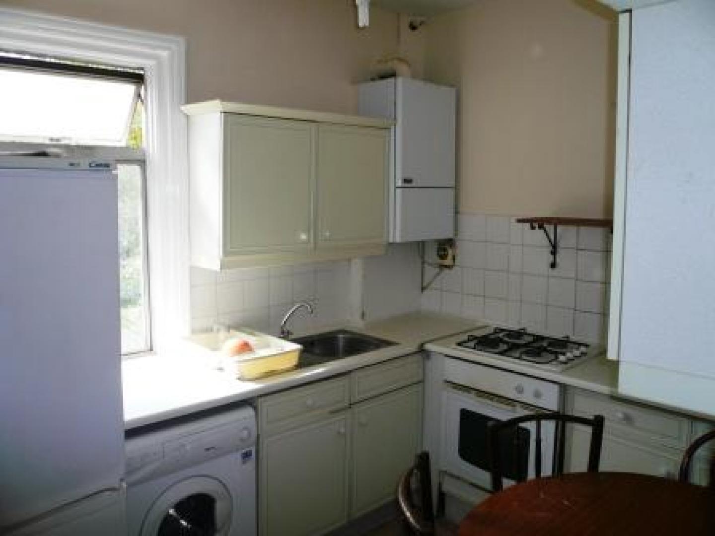 			3 Bedroom, 1 bath, 1 reception Flat			 Finchley Road, GOLDERS GREEN