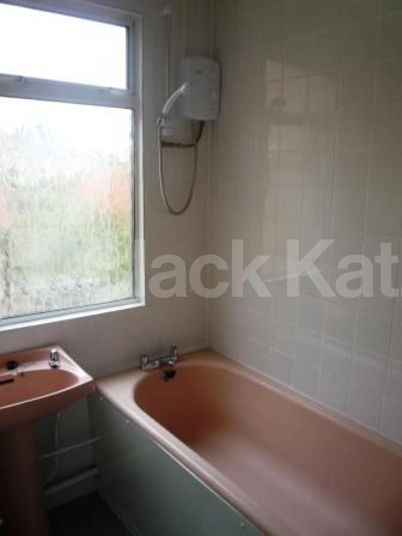 			NEW INSTRUCTION!, 2 Bedroom, 1 bath, 1 reception Flat			 Redston Road, CROUCH END N8