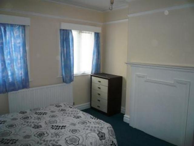 			3 Bedroom, 1 bath, 1 reception Flat			 Finchley Road, GOLDERS GREEN