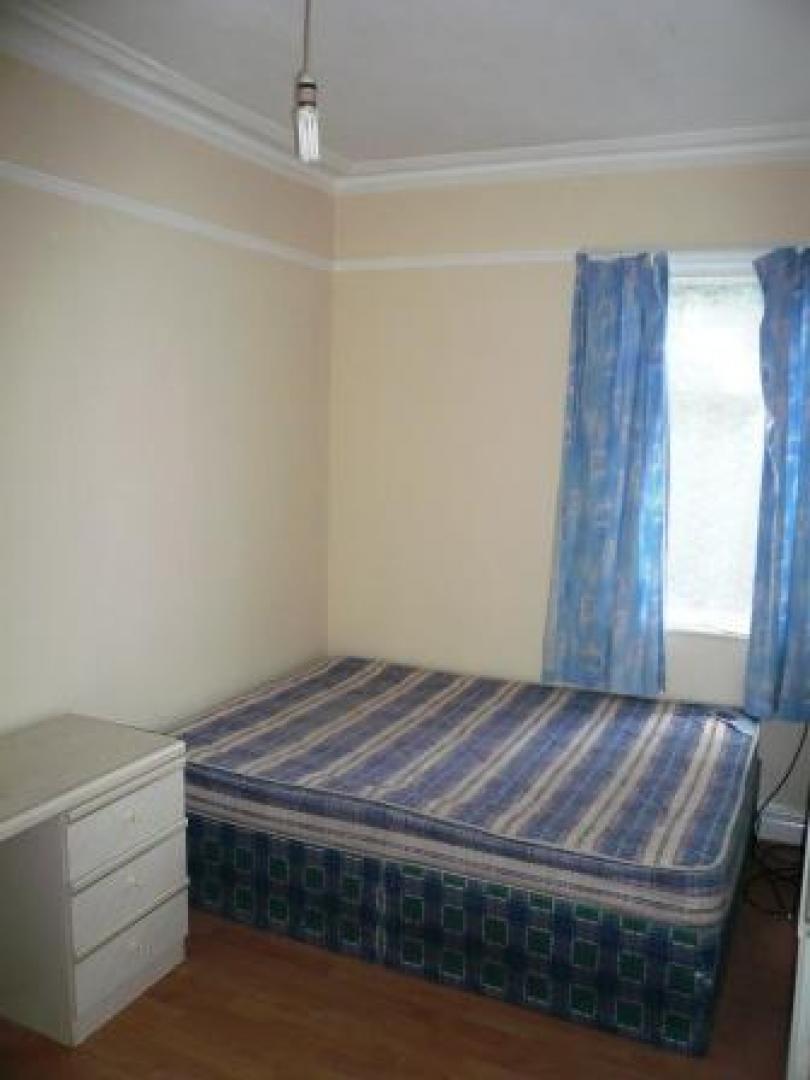 			3 Bedroom, 1 bath, 1 reception Flat			 Finchley Road, GOLDERS GREEN