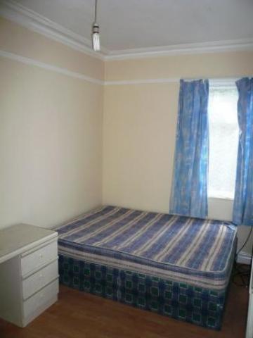 			3 Bedroom, 1 bath, 1 reception Flat			 Finchley Road, GOLDERS GREEN