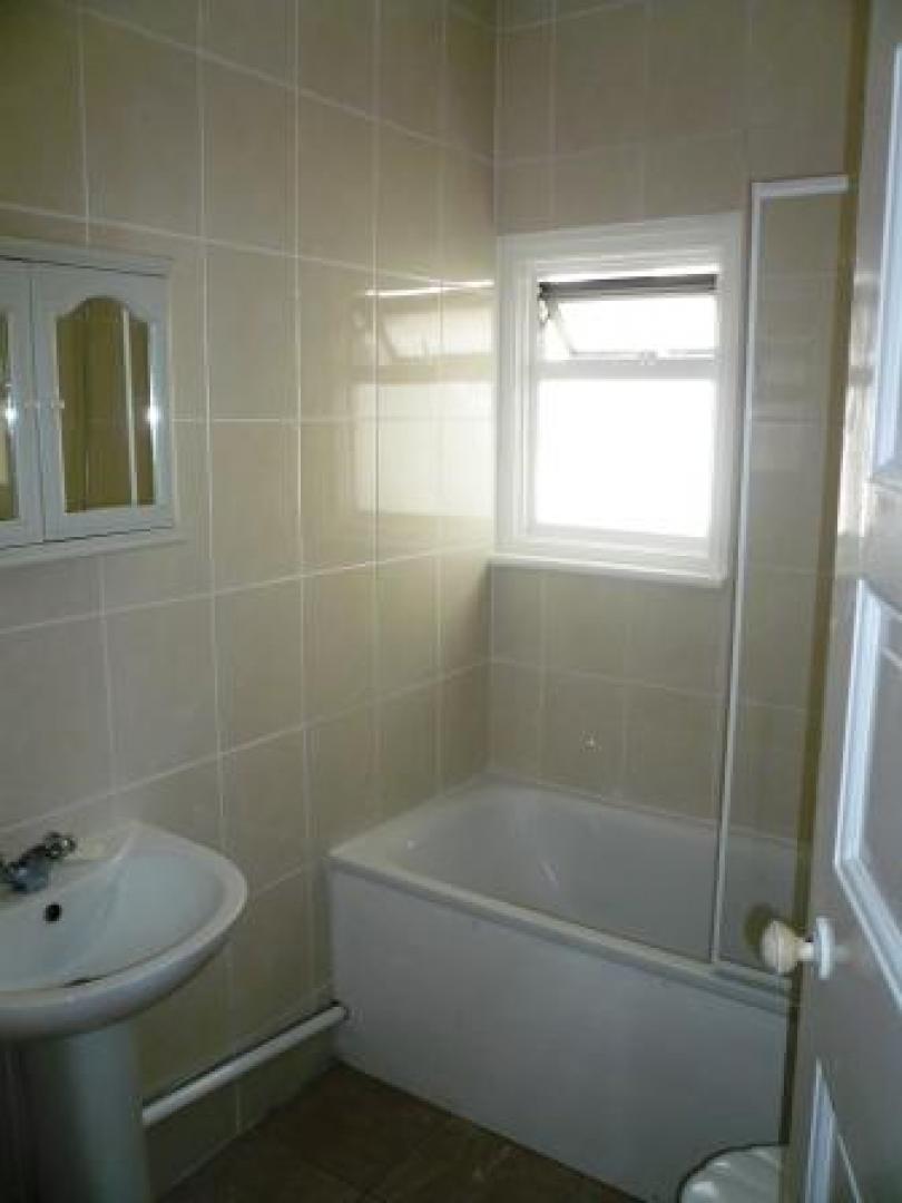 			3 Bedroom, 1 bath, 1 reception Flat			 Finchley Road, GOLDERS GREEN