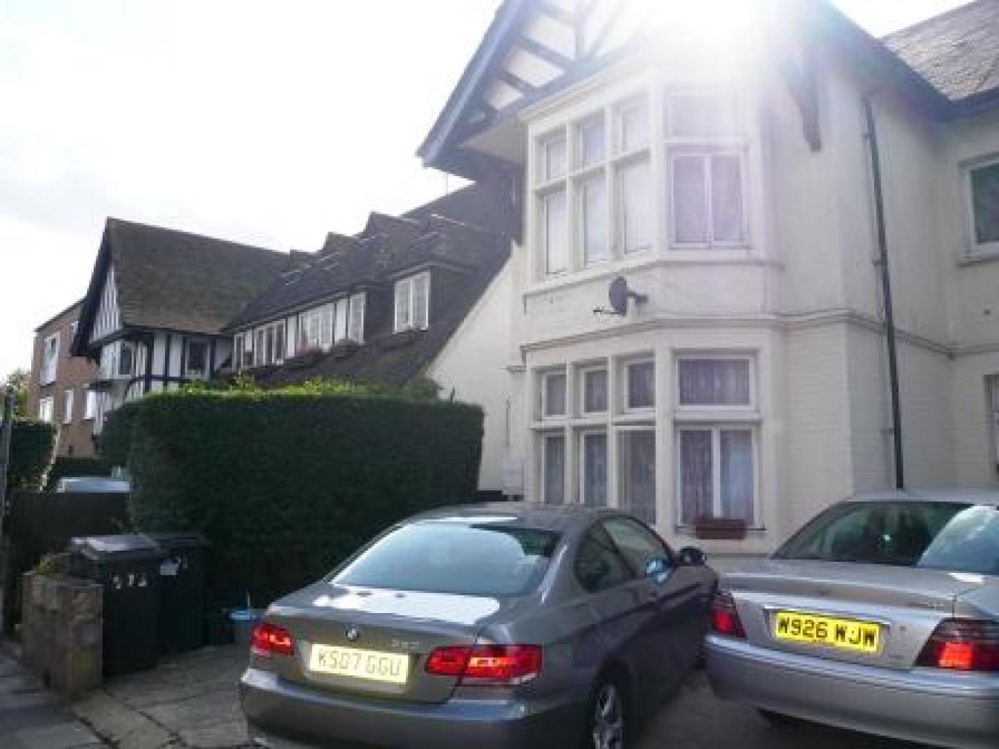 			3 Bedroom, 1 bath, 1 reception Flat			 Finchley Road, GOLDERS GREEN