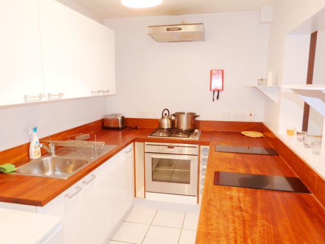 			NEW INSTRUCTION (Private Garden), 3 Bedroom, 1 bath, 1 reception Apartment			 Great Western Road, Westbourne Park