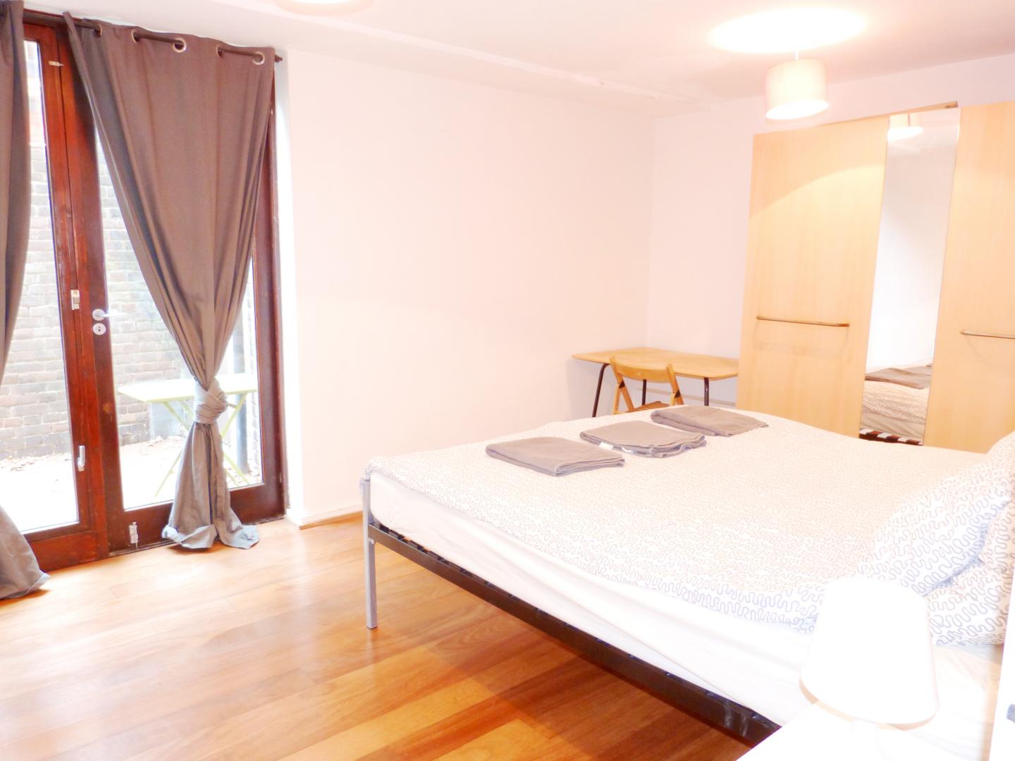 			NEW INSTRUCTION (Private Garden), 3 Bedroom, 1 bath, 1 reception Apartment			 Great Western Road, Westbourne Park