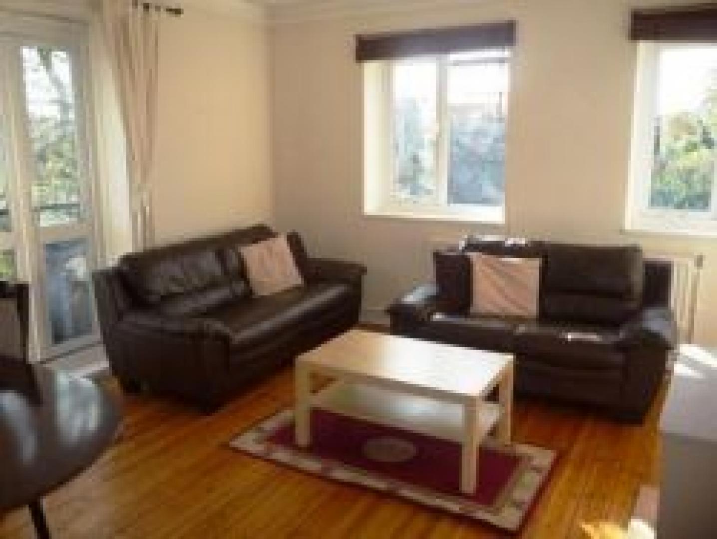 			3 Bedroom, 1 bath, 1 reception Flat			 Oak Lane, EAST FINCHLEY
