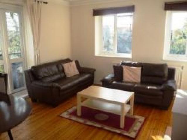 			3 Bedroom, 1 bath, 1 reception Flat			 Oak Lane, EAST FINCHLEY