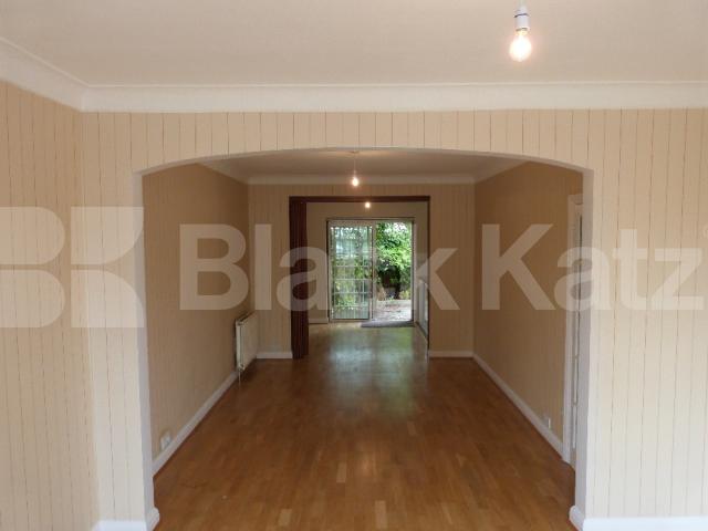 			5 Bedroom, 1 bath, 1 reception Detached House			 Rectory Gardens, Crouch End