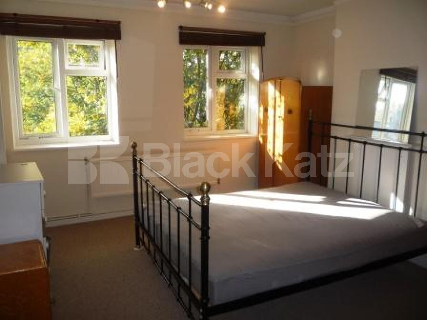 			NEW ON THE MARKET!!!, 3 Bedroom, 1 bath, 1 reception Flat			 Oak Lane, EAST FINCHLEY
