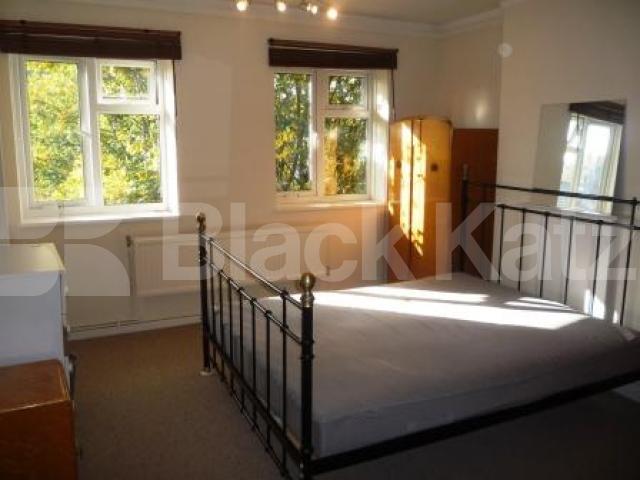 			NEW ON THE MARKET!!!, 3 Bedroom, 1 bath, 1 reception Flat			 Oak Lane, EAST FINCHLEY